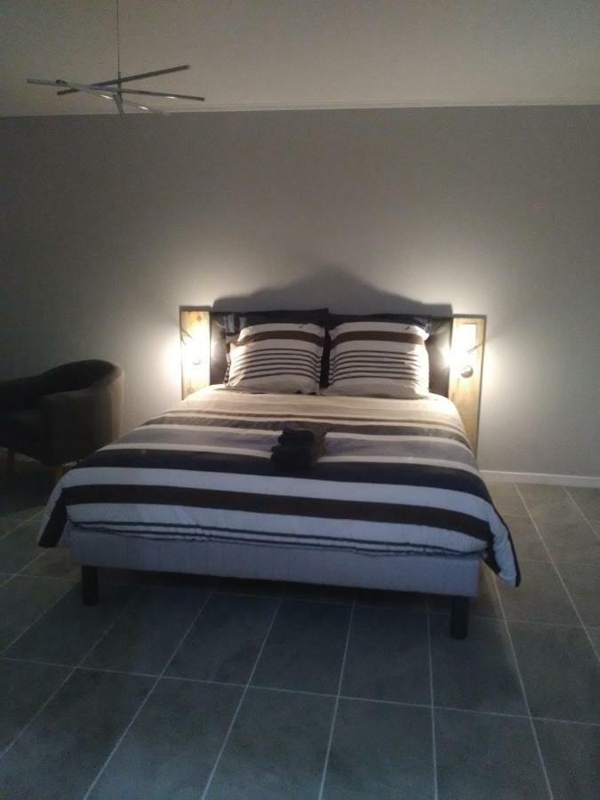 Bed and Breakfast Au pied du Lariat Léoville Esterno foto